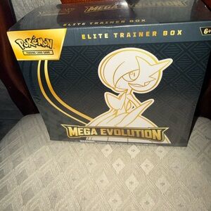 Pokemon Elite Trainer Box - Black and Gold